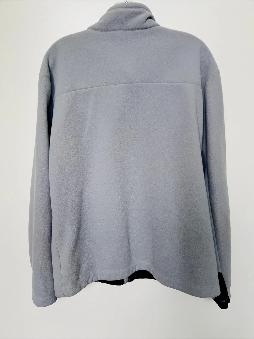 The North Face Men’s Light Gray Fleece Jacket with Black Chest Panel